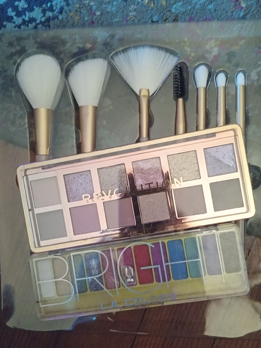 Revolution Makeup Eyeshadow Palette and Brush Set - Rose Gold & White